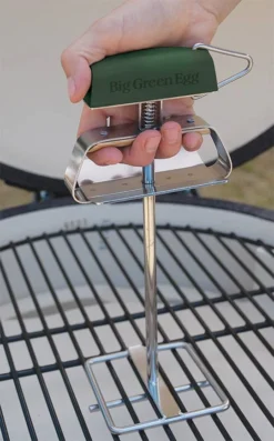 Big Green Egg Grid Lifter 5 Big Green Egg Grid Lifter -Barbecue Benodigdheden Winkel big green egg grid lifter 2
