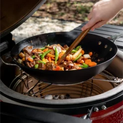 Kamado Joe Karbon Steel Wok -Barbecue Benodigdheden Winkel kamado joe karbon steel wok 2