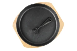 The Bastard Iron Cooking Plate Met Houten Plank -Barbecue Benodigdheden Winkel the bastard iron cooking plate met houten plank 2